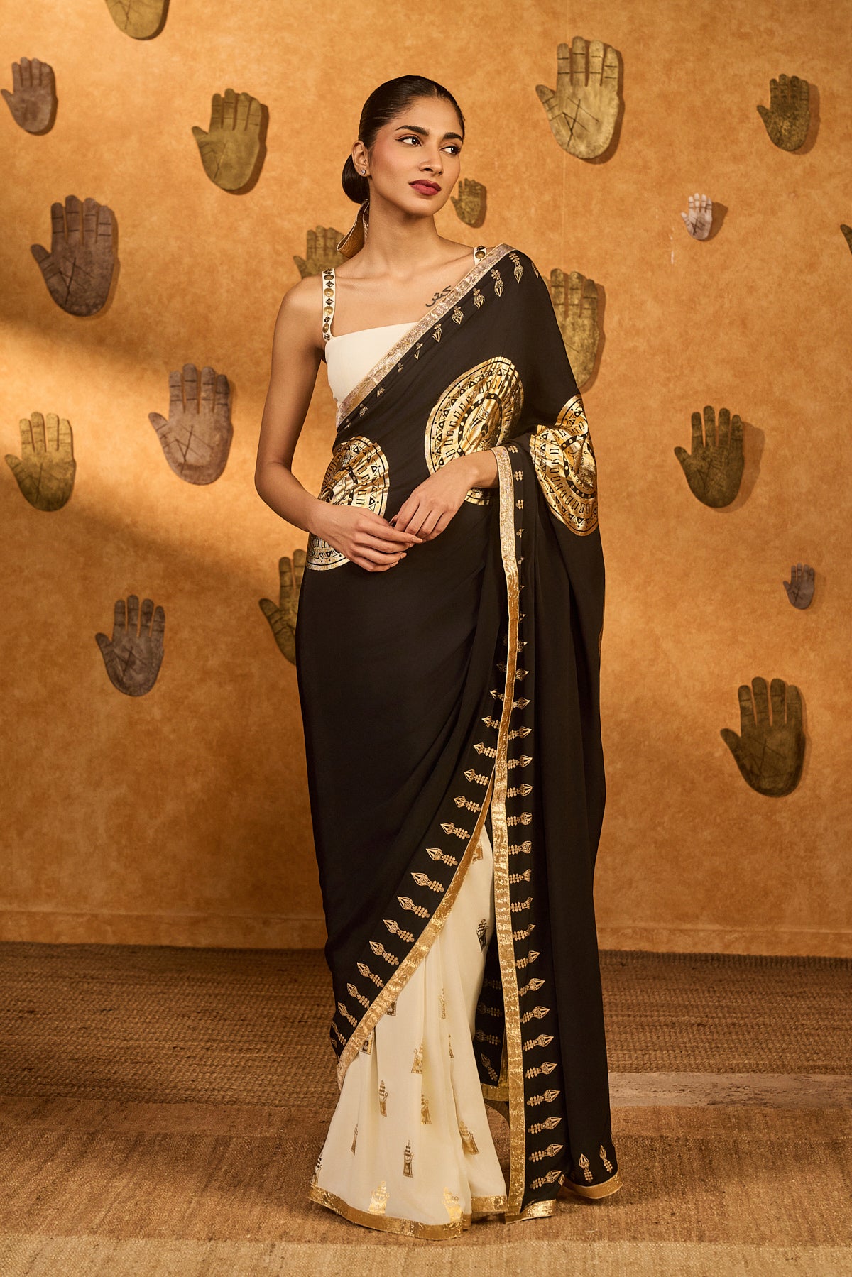 Black & White Moon Fish Saree