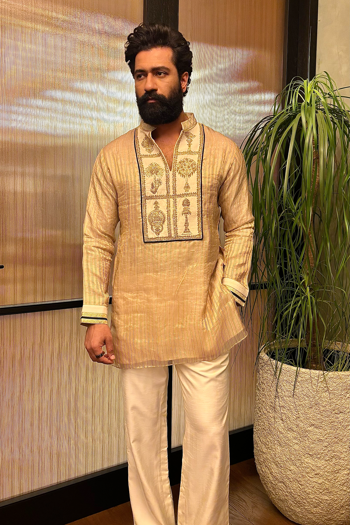 Ivory Kochi Conch Lungi Set