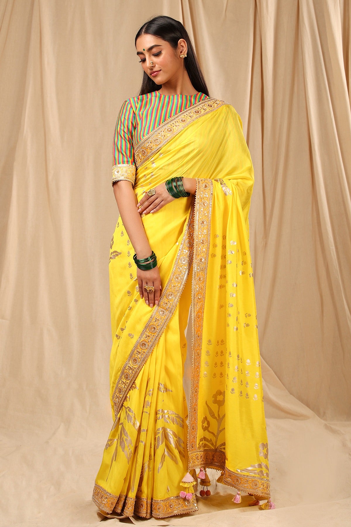 Loved 'proud mom' Neena Gupta's beautiful saree, blouse designed by Masaba  Gupta for Uunchai screening? It costs ₹20k | Fashion Trends - Hindustan  Times